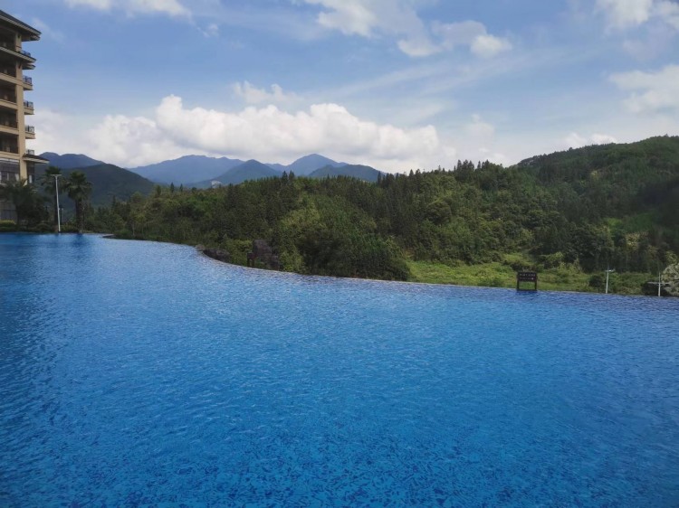 夏季泡温泉是一种怎样的体验-贺州西溪温泉
