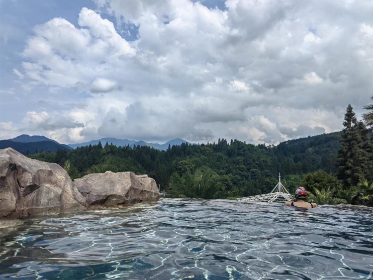 夏天泡温泉是种什么体验——贺州西溪温泉